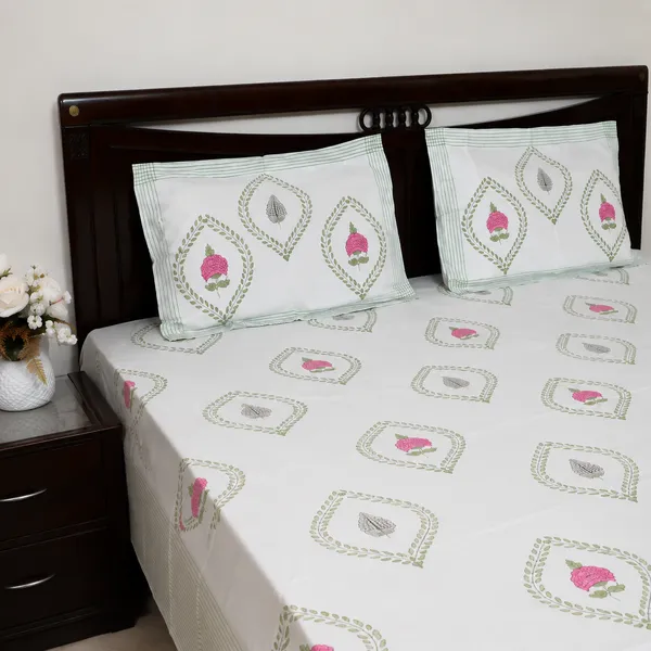Sunehri_Hand_Block_Printed_King_Size_Bedsheet_100_Cotton_Pink_Rose_Green_Fern_Trellis_With_Check_Border