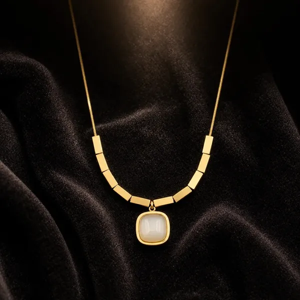 Gold_Tone_Geometric_Pendant_Necklace_For_Women