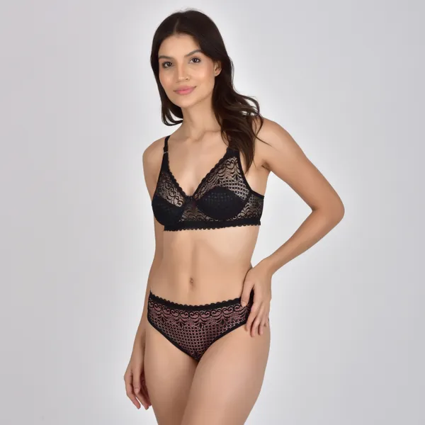 Black_Lace_Bra_And_Panty_Set_for_Women
