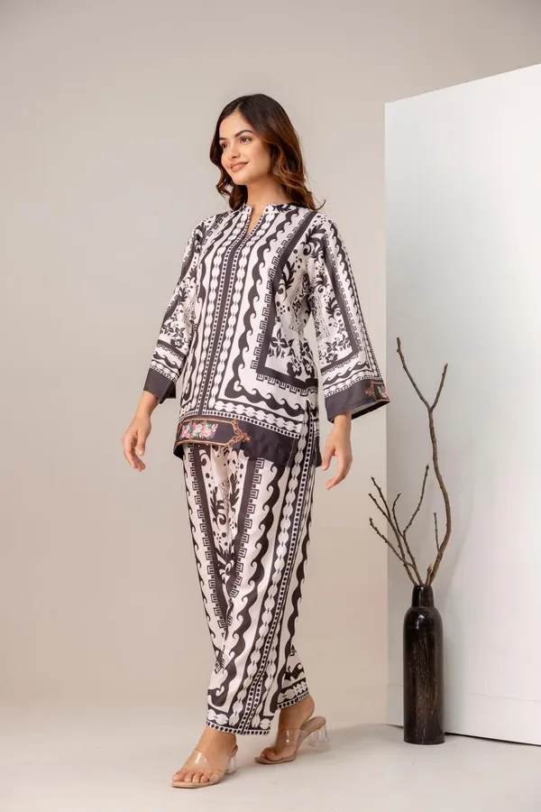 Black_And_White_Printed_Kurta_Pant_Set_for_Women