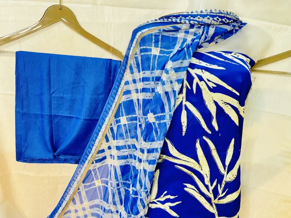 Blue_Botanical_Print_Saree_With_Blouse_Piece_For_Women