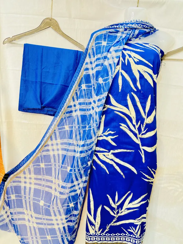 Blue_Botanical_Print_Saree_With_Blouse_Piece_For_Women