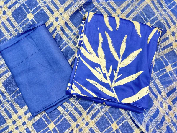 Blue_Botanical_Print_Saree_With_Blouse_Piece_For_Women