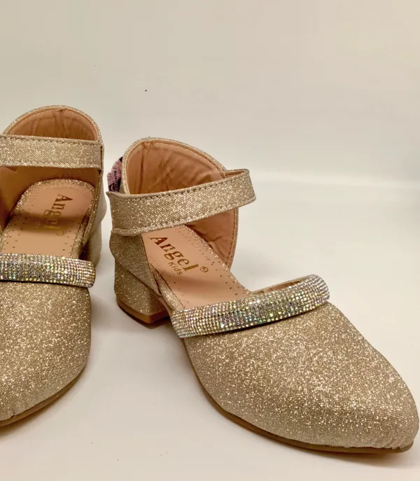 Gold_Glitter_Embellished_Juttis_for_Women