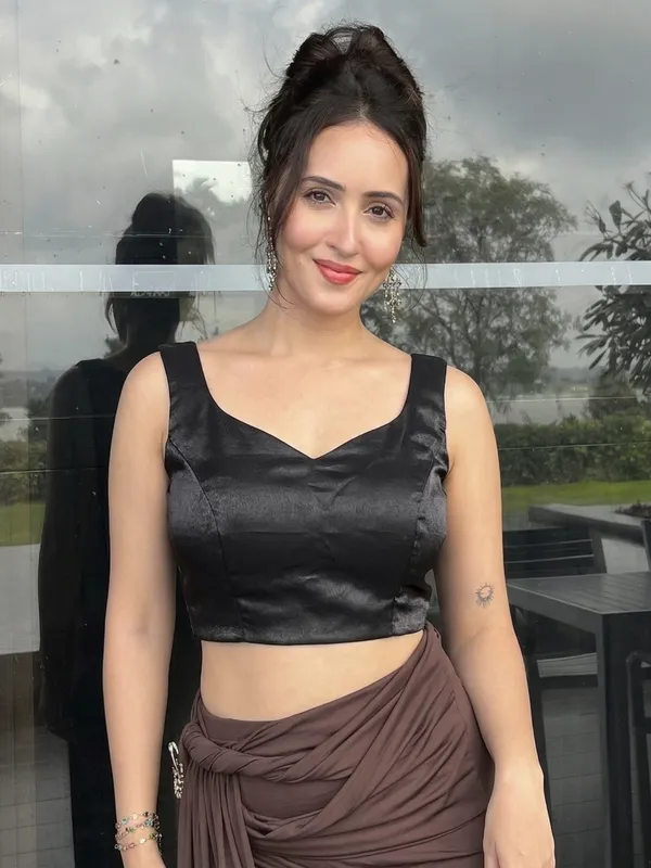 Black_Fandy_Satin_Silk_Sleeveless_Blouse_Stylish_Saree_Blouse_Ready_To_Wear