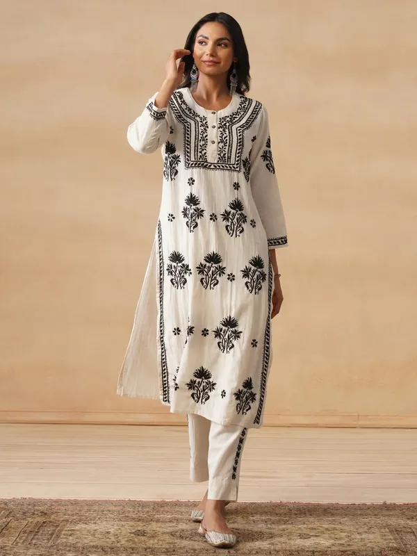 White_Cotton_Straight_Floral_Print_Kurta_Set_For_Women