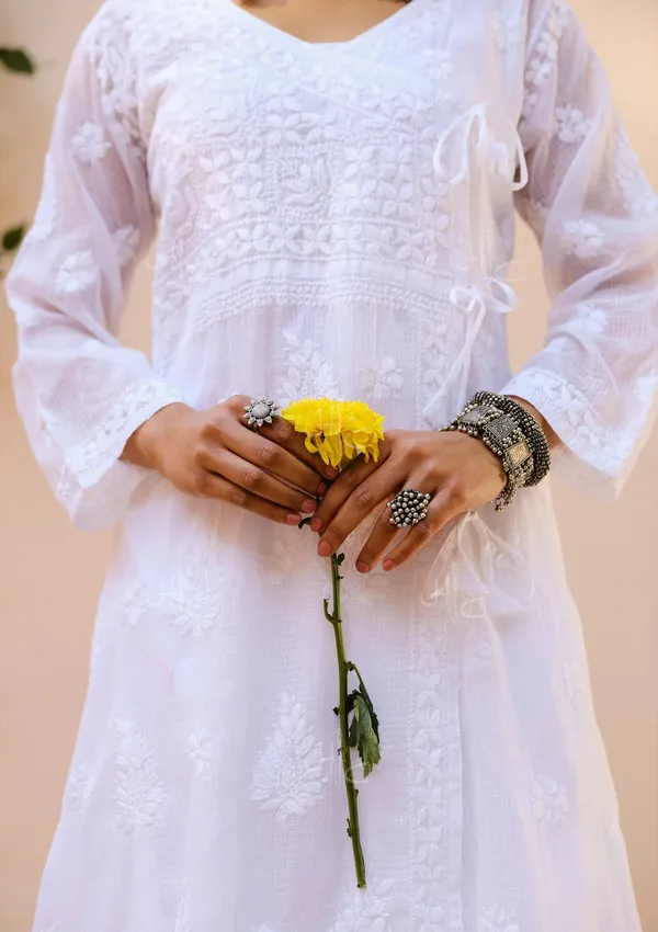 White_Cotton_Embroidered_Straight_Kurta_For_Women