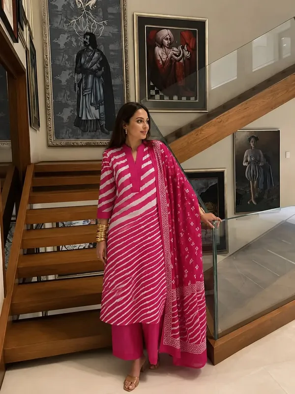 Pink_Cotton_Stripe_Print_Straight_Kurta_Set_With_Dupatta_For_Women