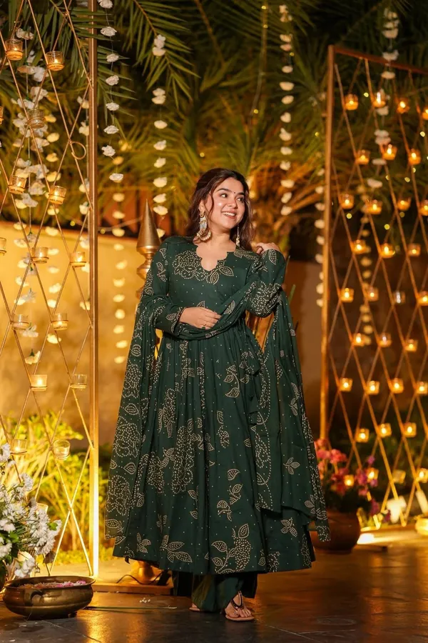 Green_Cotton_Floral_Print_Flared_Anarkali_Suit_Set_For_Women