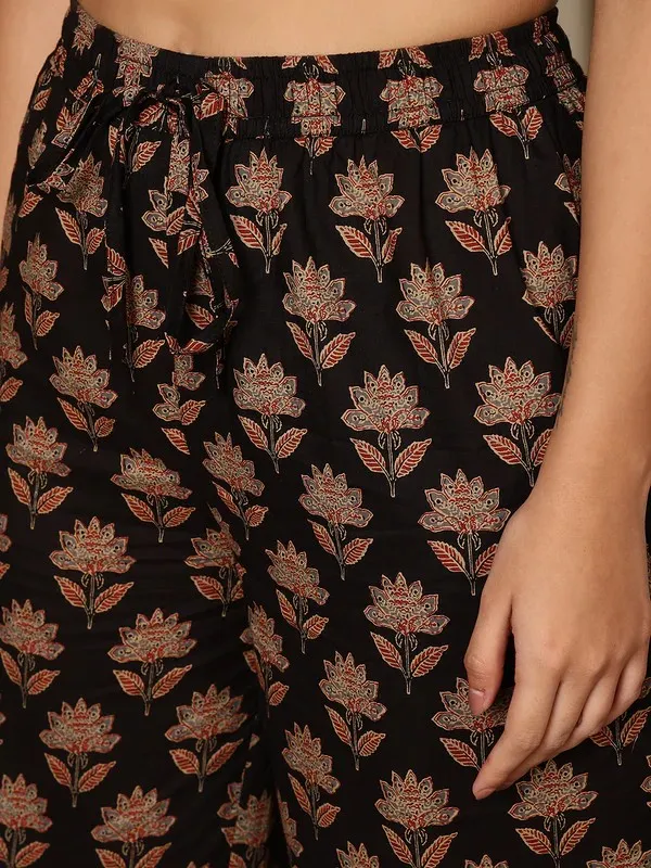 Black_Cotton_Floral_Print_Flared_Anarkali_Kurta_For_Women