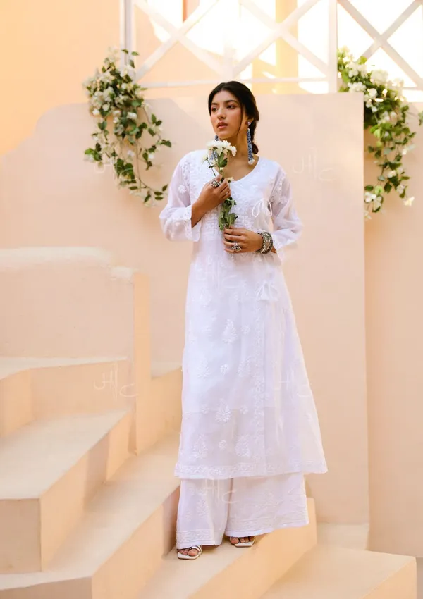 White_Cotton_Embroidered_Straight_Kurta_For_Women