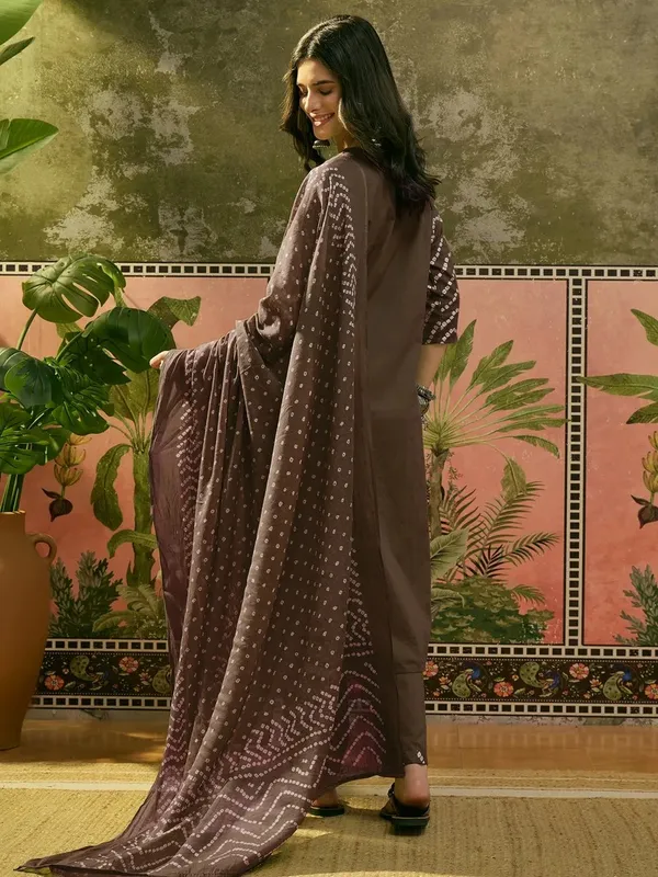 Brown_Cotton_Geometric_Print_Straight_Kurta_Set_For_Women