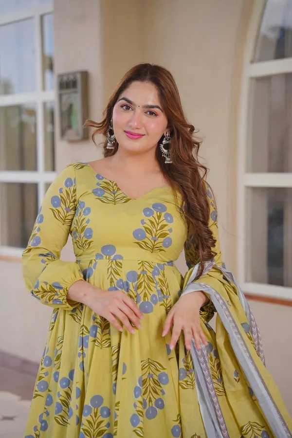 Yellow_Cotton_Flared_Floral_Print_Anarkali_Suit_Set_For_Women