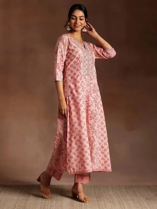 Light_Pink_Cotton_Straight_Floral_Print_Kurta_Set_For_Women