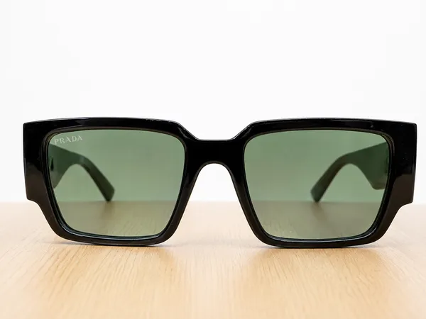 Black_Rectangular_Frame_Sunglasses_For_Men