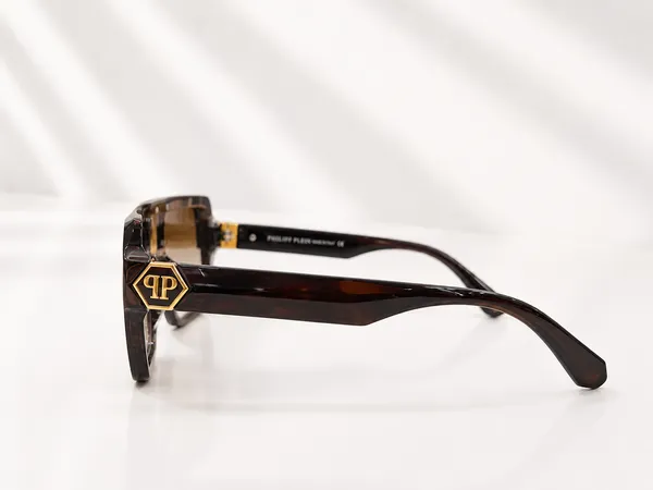 Black_Rectangular_Frame_Sunglasses_For_Men
