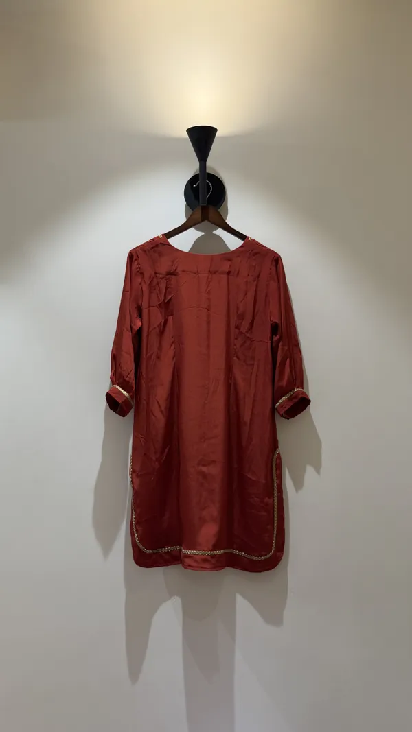 Maroon_Crepe_Straight_Kurta_For_Women