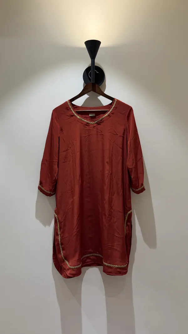 Maroon_Crepe_Straight_Kurta_For_Women