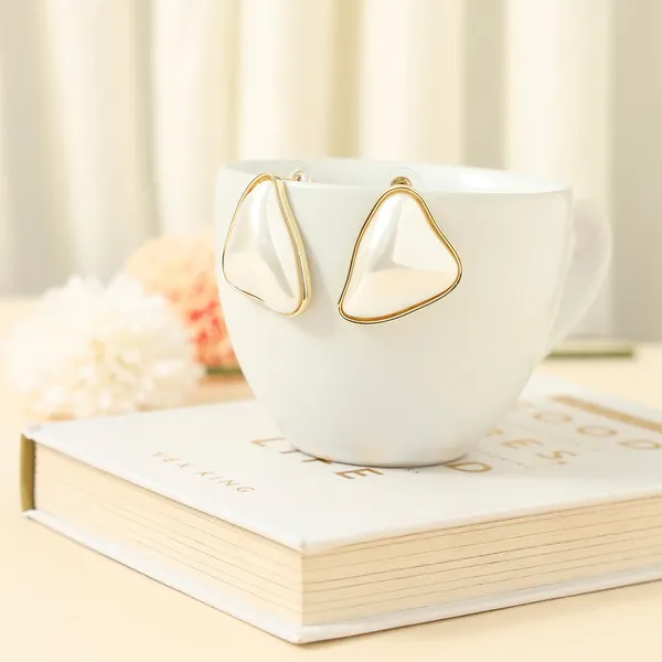 Asymmetrical_Pearl_Studs_Default_Title