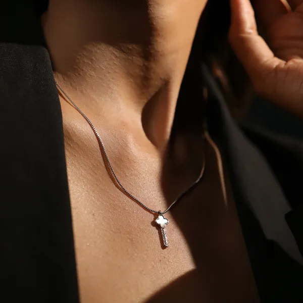 Key_Pendant_Necklace_Gold