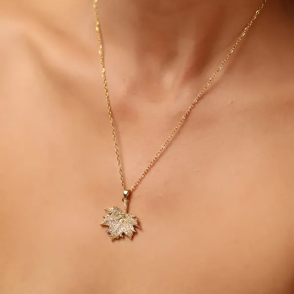 Autumn_Leaf_Pendant_With_Chain_Gold