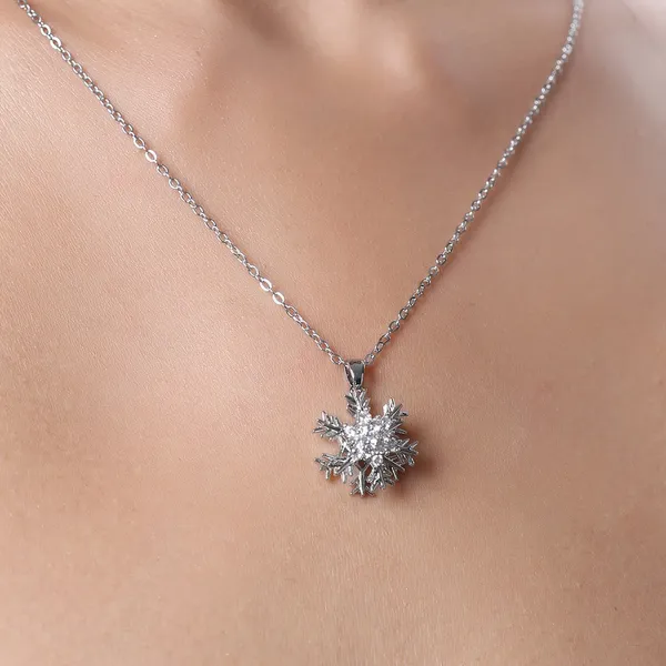 Anti_Tarnish_Snowflake_Rotatable_Pendant_With_Chain_Silver
