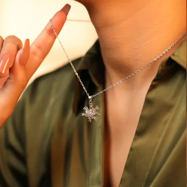 Anti_Tarnish_Snowflake_Rotatable_Pendant_With_Chain_Silver