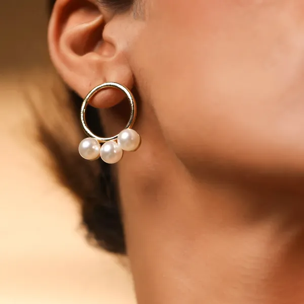 Circle_Stud_Earrings_With_Pearls_Default_Title