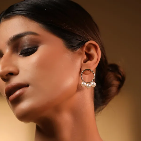 Circle_Stud_Earrings_With_Pearls_Default_Title
