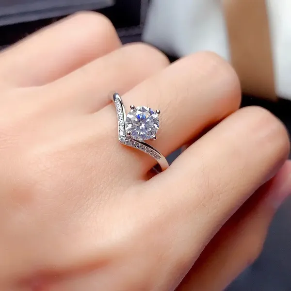 Moissanite_Diamond_V_Shaped_S925_Sterling_Silver_Ring_Default_Title