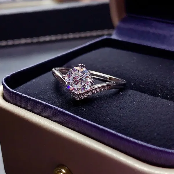 Moissanite_Diamond_V_Shaped_S925_Sterling_Silver_Ring_Default_Title