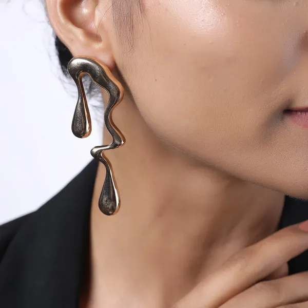 Irregular_Exaggerated_Statement_Earrings_Gold