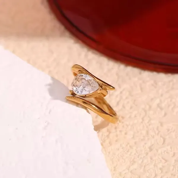 Goldenmist_Drop_Ring_Default_Title