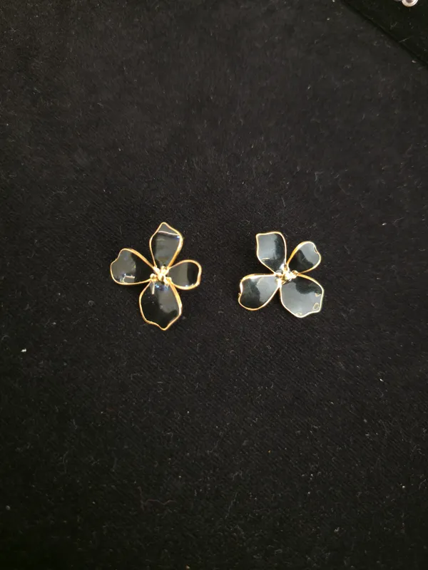 Black_Gold_Tone_Floral_Earrings_for_Women