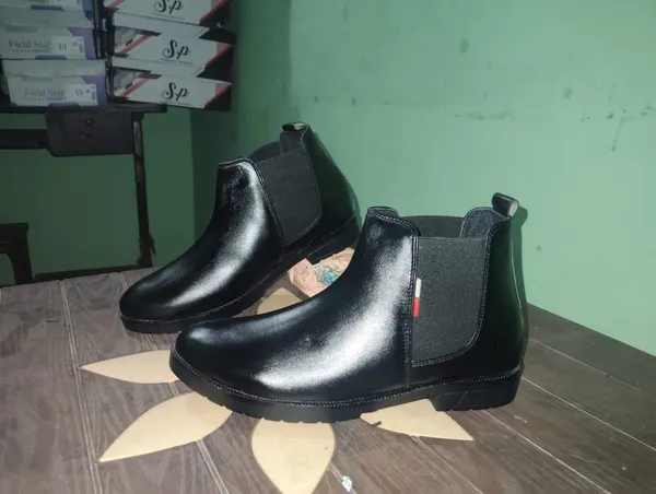 Black_Leather_Slip_On_Chelsea_Ankle_Boots_For_Men