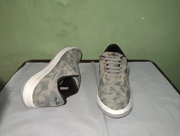 Grey_Leather_Abstract_Lace_Up_Casual_Sneakers_For_Men