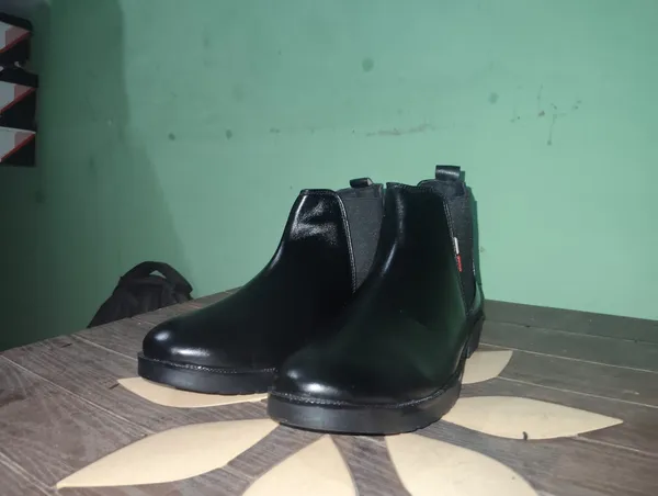 Black_Leather_Slip_On_Chelsea_Ankle_Boots_For_Men