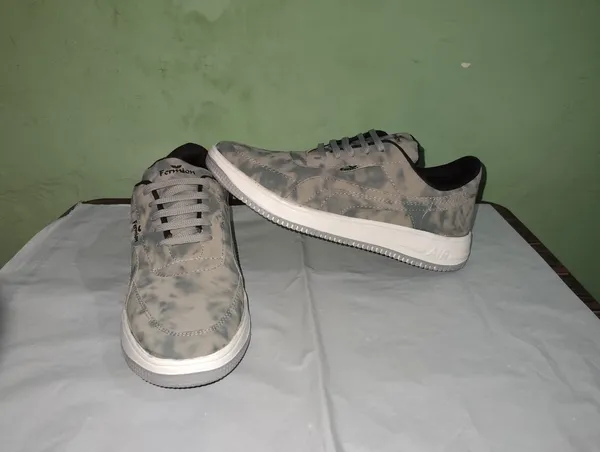 Grey_Leather_Abstract_Lace_Up_Casual_Sneakers_For_Men