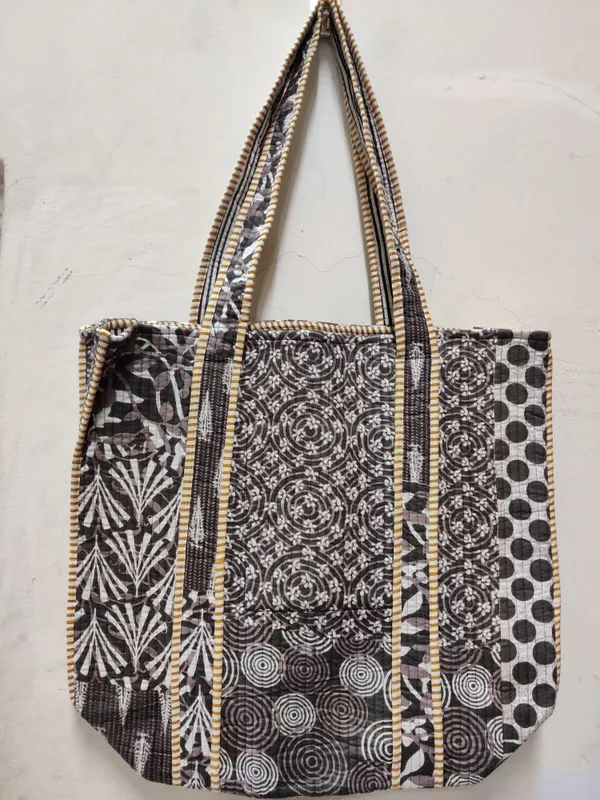 Black_Printed_Fabric_Tote_Bag_for_Women