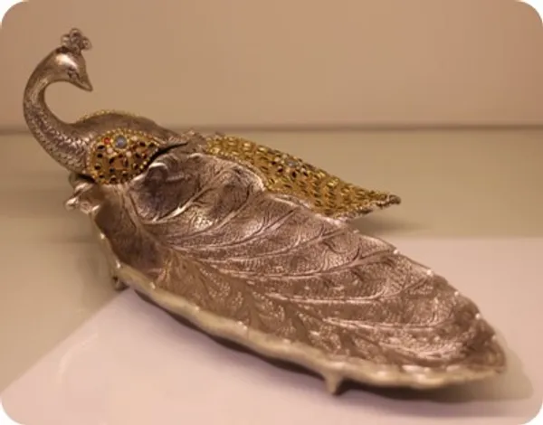 Metal_Peacock_Leaf_Design_Decorative_Showpiece