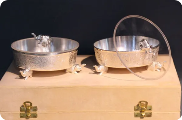 Metal_Traditional_Floral_Engraved_Pooja_Thali_Set