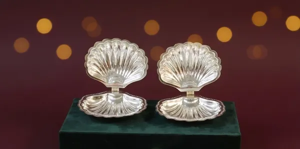 Silver-Tone_Shell-Shaped_Decorative_Diya_Set