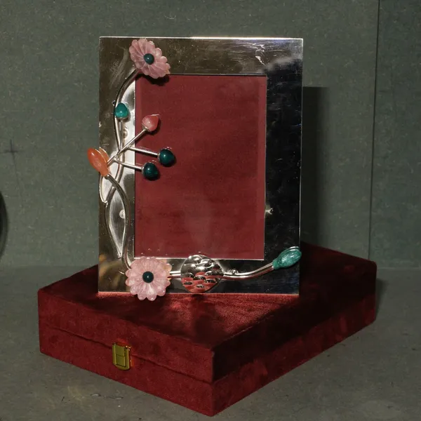 Metal_Floral_Design_Decorative_Mirror