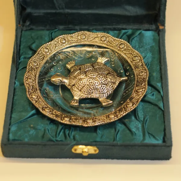 Metal_Decorative_Tortoise_Motif_Ornamental_Plate
