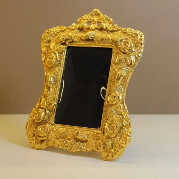 Gold-Tone_Traditional_Floral_Photo_Frame