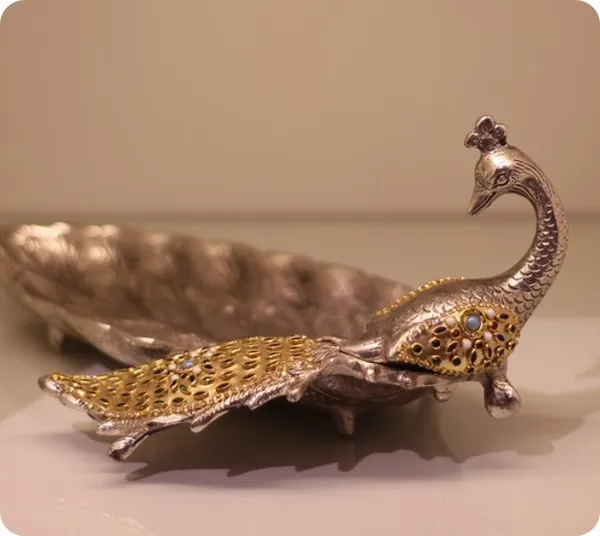 Metal_Peacock_Leaf_Design_Decorative_Showpiece