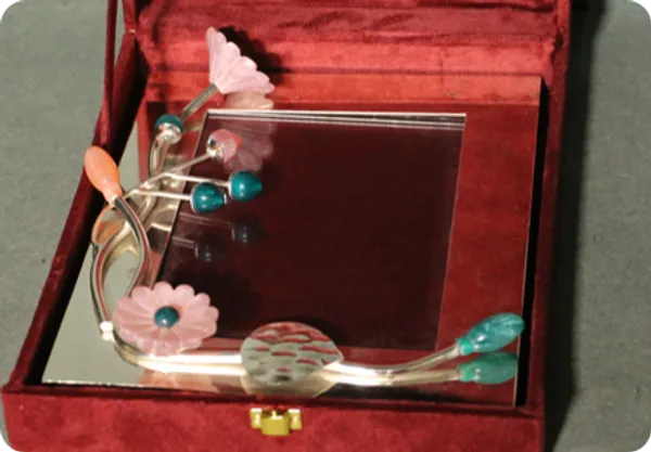 Metal_Floral_Design_Decorative_Mirror