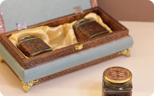 Glass_Ornate_Spice_Jar_Set_With_Decorative_Storage_Box