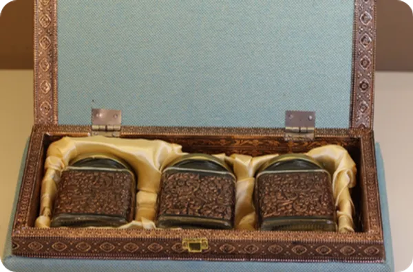 Glass_Ornate_Spice_Jar_Set_With_Decorative_Storage_Box