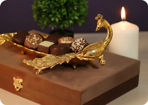 Metal_Peacock_Leaf_Pattern_Decorative_Tray